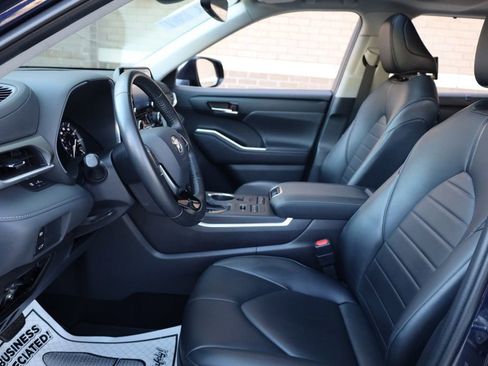Used 2021 Toyota Highlander XLE image 16