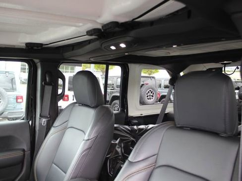 Used 2025 Jeep Wrangler Unlimited Sahara w/ Dual Top Group AWD/4WD image 20