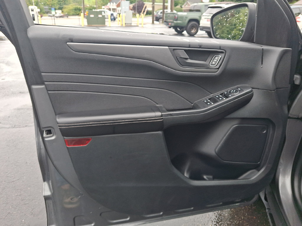 Used 2025 Ford Escape Active AWD/4WD image 12