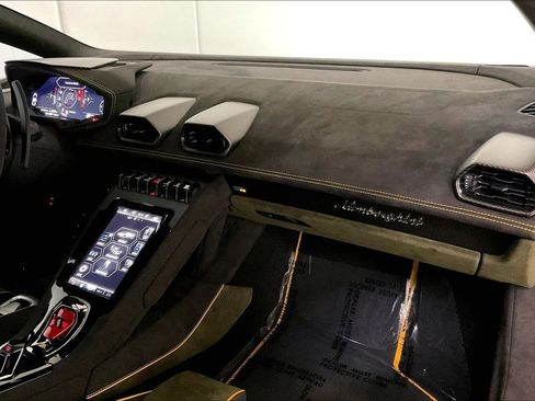 Used 2024 Lamborghini Huracan Sterrato image 13