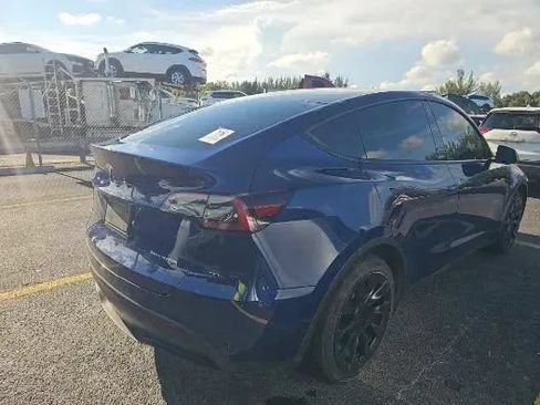 Used 2022 Tesla Model Y Long Range AWD/4WD image 3