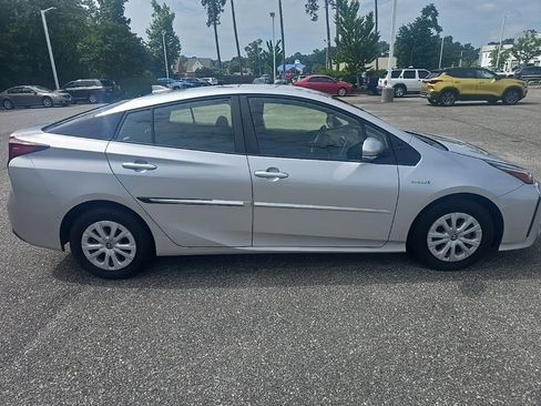 Used 2019 Toyota Prius LE FWD image 4