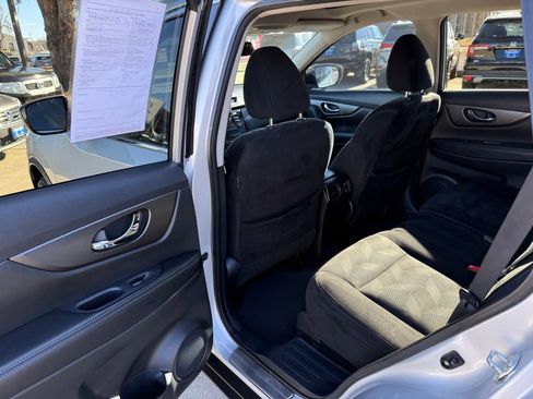 Used 2015 Nissan Rogue SV w/ SV Moonroof Package image 11