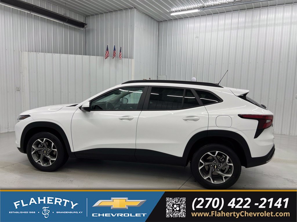 Used 2025 Chevrolet Trax LT w/ LT Convenience Package FWD image 5
