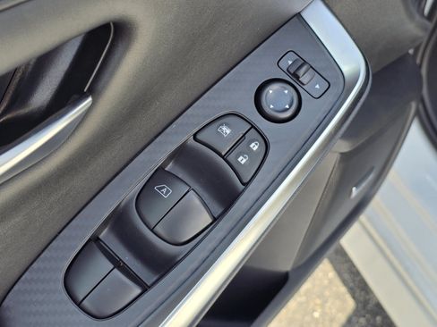 Used 2025 Nissan Sentra SR w/ SR Premium Package FWD image 19