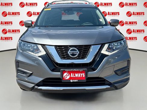 Used 2020 Nissan Rogue SV FWD image 2
