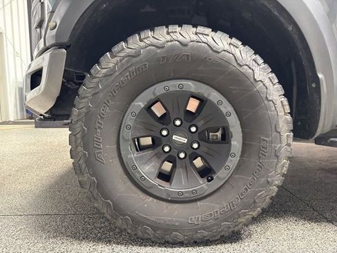 Used 2018 Ford F150 Raptor w/ Equipment Group 802A Luxury image 3