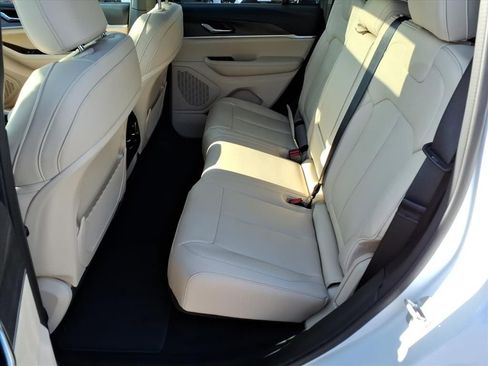 New 2025 Jeep Grand Cherokee Limited image 12