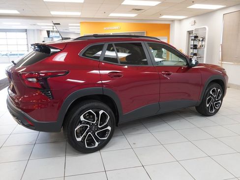 Used 2024 Chevrolet Trax RS w/ Driver Confidence Package image 11