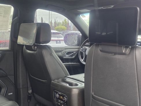 Used 2021 Chevrolet Suburban RST w/ Luxury Package AWD/4WD image 30