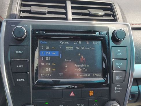 Used 2017 Toyota Camry SE w/ Moonroof Package FWD image 16