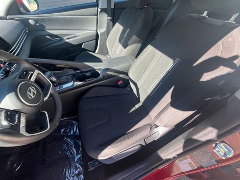 Used 2025 Hyundai Elantra SEL image 32