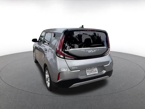 Used 2025 Kia Soul LX w/ LX Technology Package FWD image 11