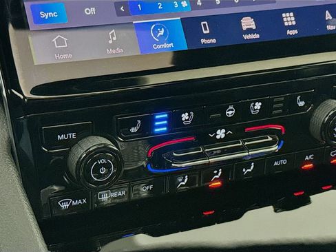 Used 2023 Jeep Grand Cherokee Overland w/ Luxury Tech Group IV image 23