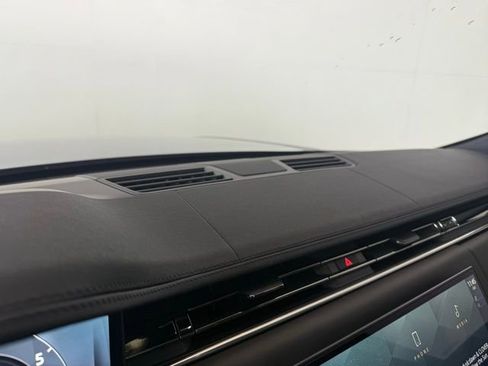 Certified 2023 Land Rover Range Rover SE image 28