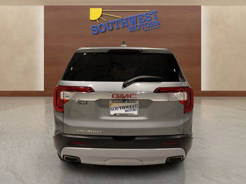 Used 2023 GMC Acadia SLE image 3