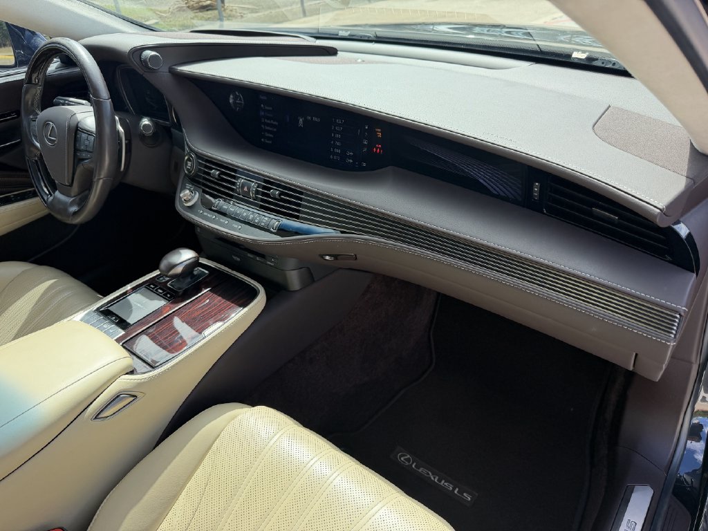 Used 2020 Lexus LS 500 AWD w/ Luxury Package image 29