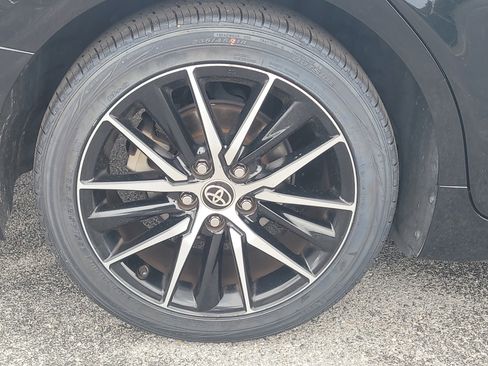 Used 2022 Toyota Camry SE image 9