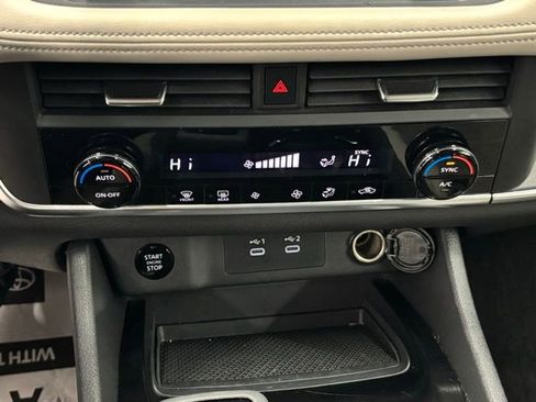 Used 2025 Nissan Rogue SV image 26