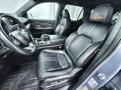 Certified 2025 Honda Pilot TrailSport image 19