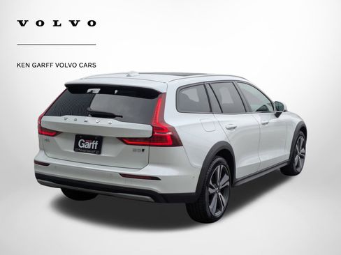 Certified 2025 Volvo V60 B5 Cross Country Plus image 3