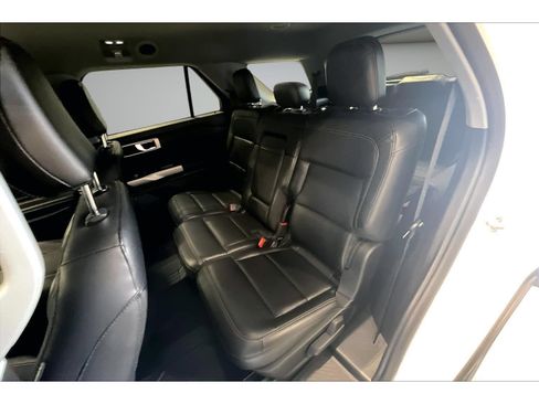 Used 2021 Ford Explorer XLT w/ Equipment Group 202A AWD/4WD image 34