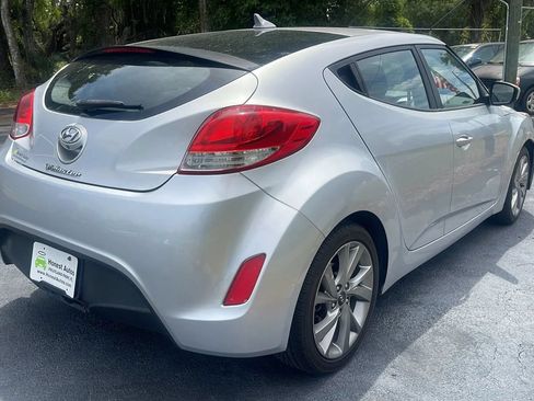 Used 2016 Hyundai Veloster FWD image 10