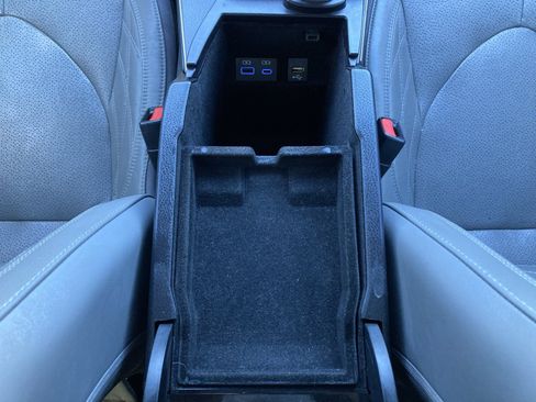 Used 2022 Toyota Avalon Limited image 31