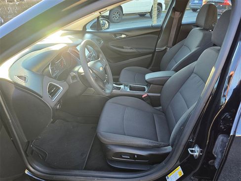 Used 2017 Chevrolet Cruze LT image 20