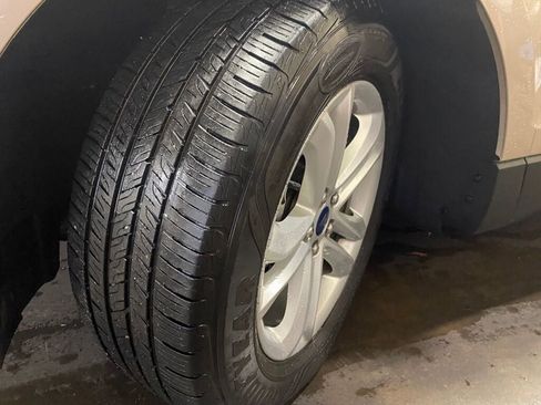 Used 2020 Ford Edge SEL image 25