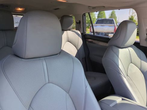 Used 2023 Toyota Highlander Limited FWD image 7