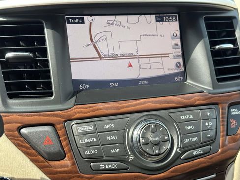 Used 2017 Nissan Pathfinder Platinum w/ Family Entertainment Package AWD/4WD image 10