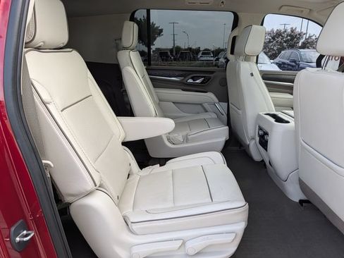 Used 2023 GMC Yukon XL Denali AWD/4WD image 32