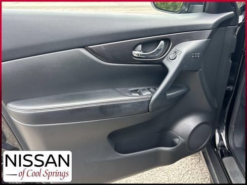 Used 2019 Nissan Rogue SV w/ Premium Package FWD image 19