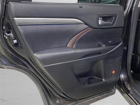 Used 2017 Toyota Highlander Limited Platinum image 11
