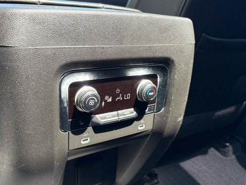 Used 2022 GMC Yukon XL Denali AWD/4WD image 38