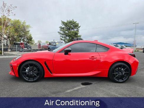 Used 2023 Toyota GR86 Premium image 3