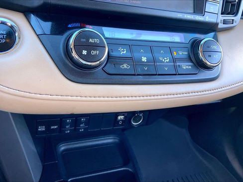 Used 2018 Toyota RAV4 Limited image 33