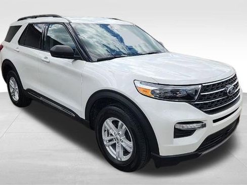 Used 2023 Ford Explorer XLT w/ Equipment Group 202A AWD/4WD image 4