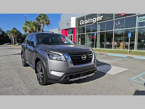 Used 2023 Nissan Pathfinder Platinum FWD image 19