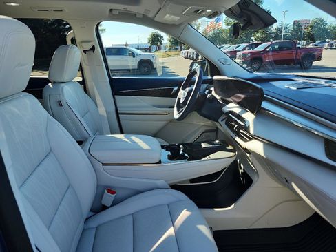 Certified 2026 Buick Enclave Avenir w/ Super Cruise Package image 7