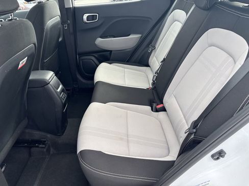 Used 2025 Hyundai Venue SEL FWD image 23