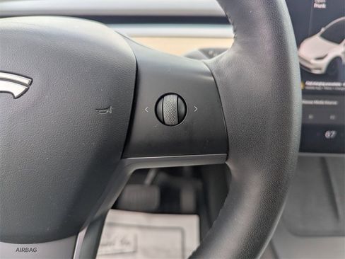 Used 2021 Tesla Model Y Long Range image 30