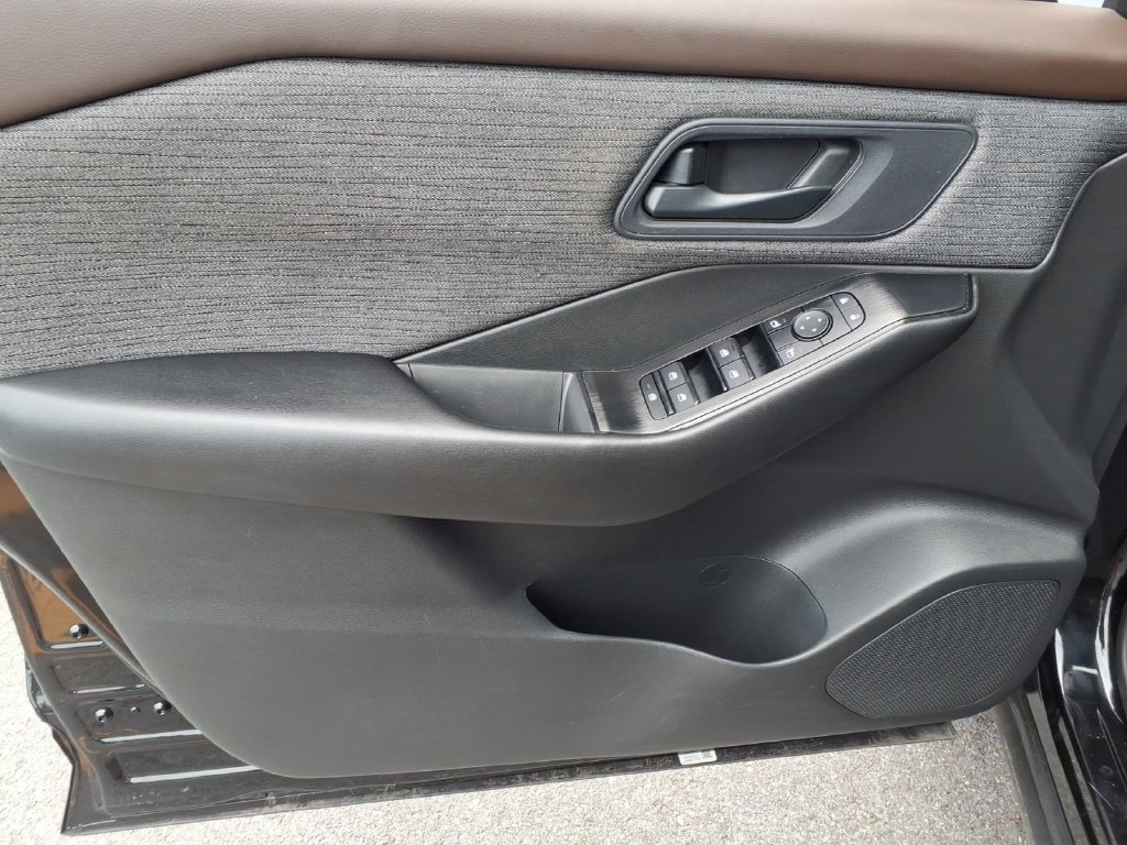Used 2023 Nissan Rogue S FWD image 13