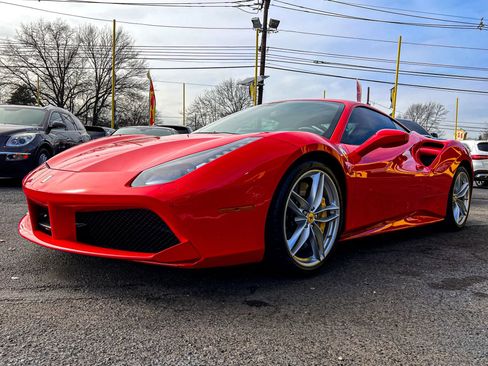 Used 2018 Ferrari 488 GTB image 3