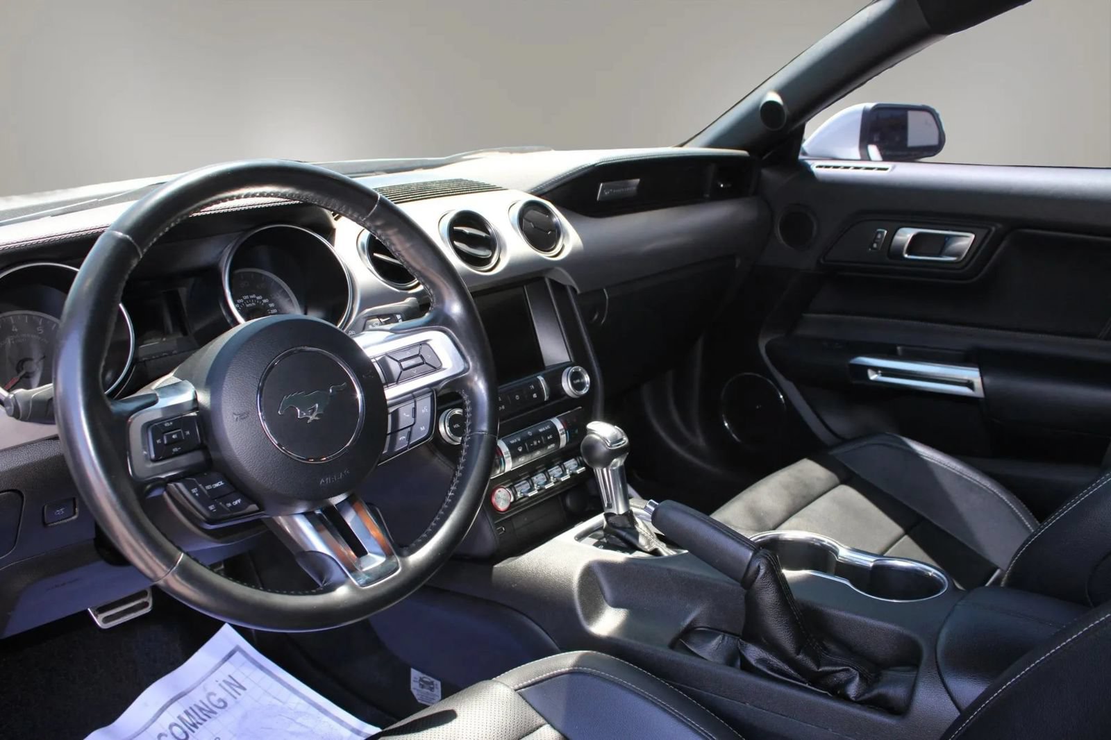 Used 2022 Ford Mustang Premium RWD image 10