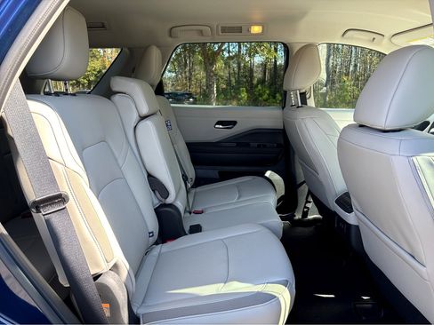 New 2026 Nissan Pathfinder SL image 14