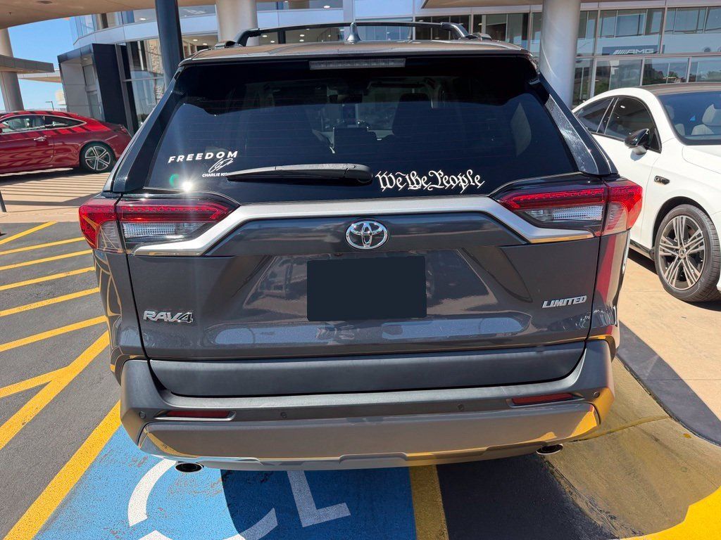 Used 2021 Toyota RAV4 Limited FWD image 5