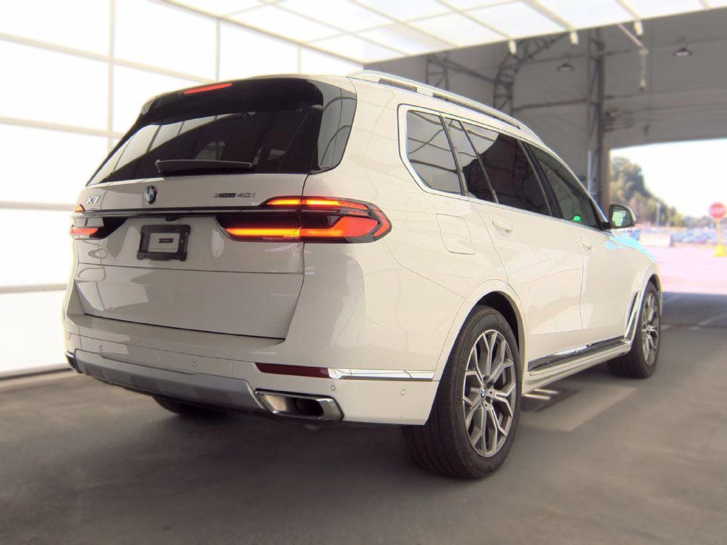 Used 2026 BMW X7 xDrive40i AWD/4WD image 4