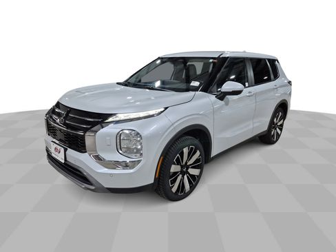 Used 2025 Mitsubishi Outlander SE AWD/4WD image 1